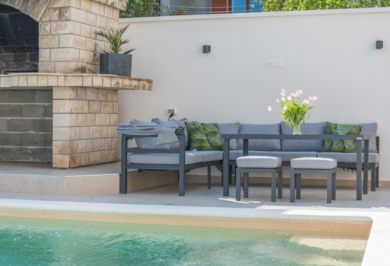 Apartment Pavla With Pool Zadar Exterior photo